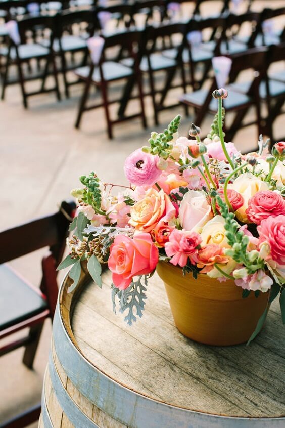 coral and peach flowers for coral and peach summer wedding 2020