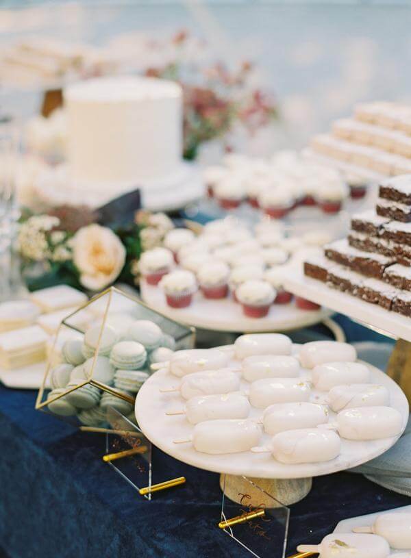Wedding desserts for Off White, Burgundy and Black Winter Wedding 2020