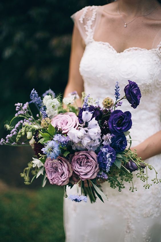 white bridal gown and bouquet for plum lilac and navy fall wedding 2020