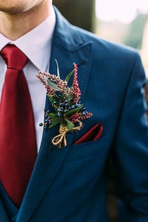 navy blue men suit and burgundy tie and pocket square for navy blue and burgundy september wedding color 2020