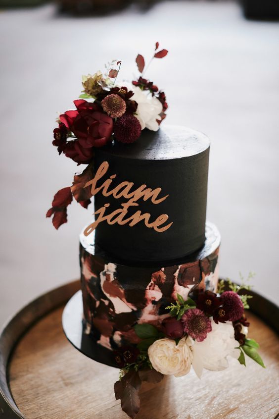 black wedding cake with burgundy flowers for burgundy fall wedding colors burgundy and black