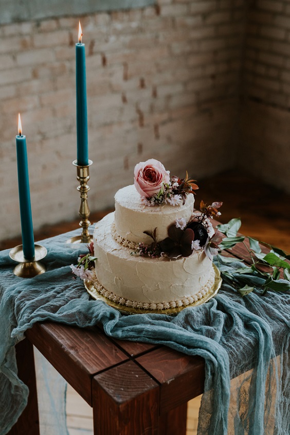 white wedding cake and blue green candles for burgundy fall wedding colors burgundy and blue green