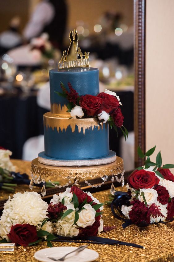 navy blue wedding cake for navy gold and burgundy wedding color combo