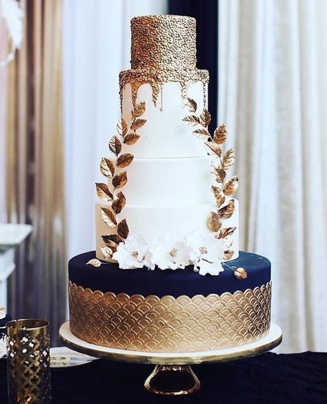 navy blue and gold wedding cake for navy gold and ivory wedding color combo