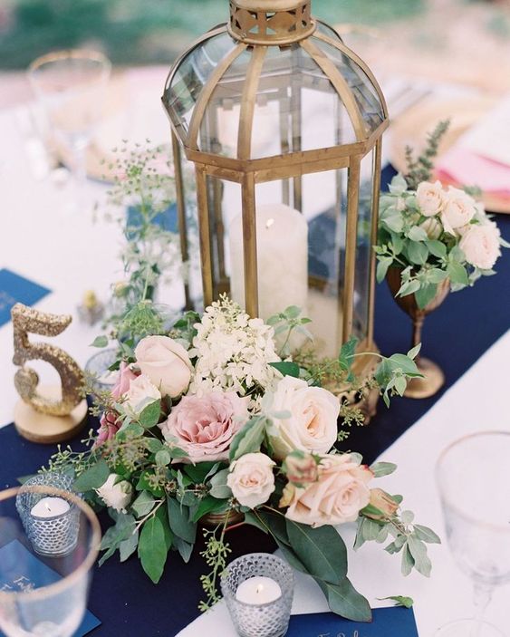 navy blue tablecloth and blush flower centerpiece for navy gold and blush wedding color combo