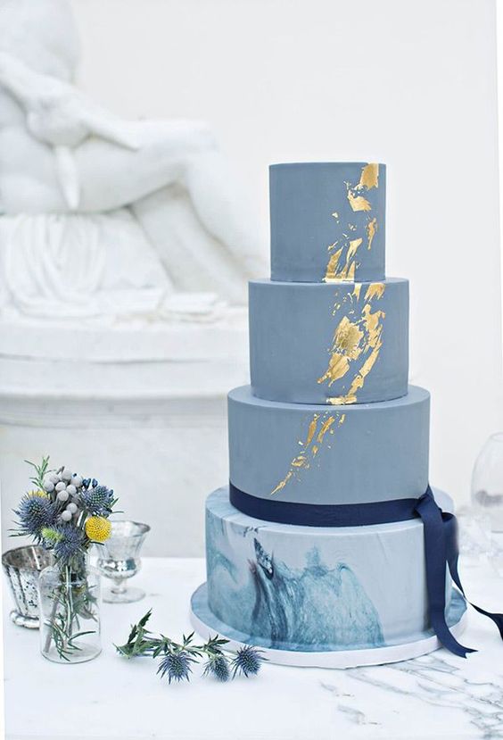 navy blue and dusty blue wedding cake for navy gold and dusty blue wedding color combo