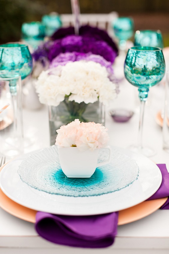 mauve centerpiece and napkins and teal wine glasses for mauve and teal simple beach wedding