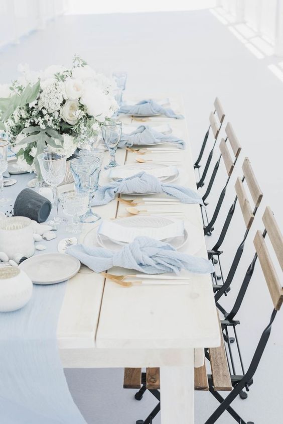 sky blue wedding table cloth and napkins with white centerpiece and dinner plates for sky blue and white simple beach wedding