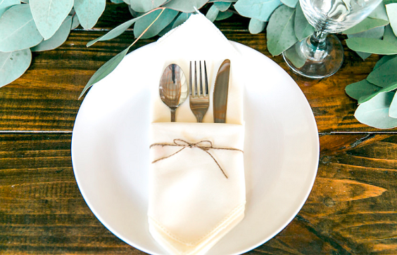 cream table cloth white dinner plate for cream white rustic elegant wedding