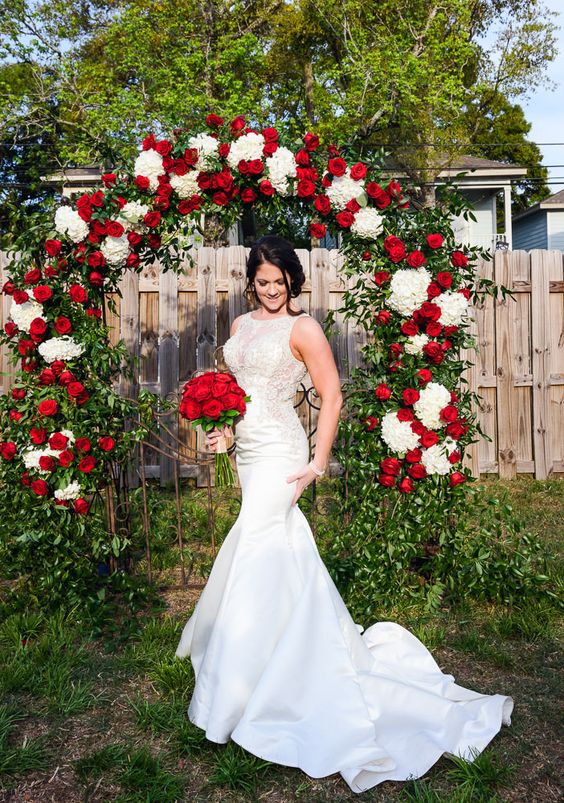 red and white wedding ceremony arch and white wedding dress for classic red and white wedding