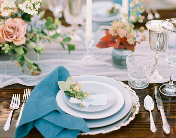 blue table cloth for blue mauve and grey wedding